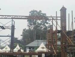 Keterangan : Proses Pembangunan Panggung Seni dan Budaya Desa Muara Wahau.
